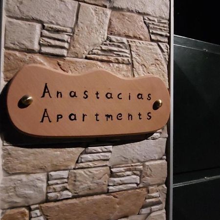 Anastacias Apartment Loútsa Exterior foto