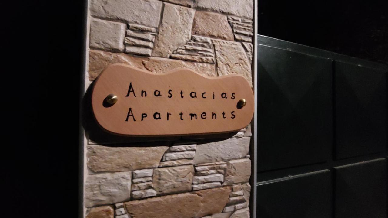 Anastacias Apartment Loútsa Exterior foto